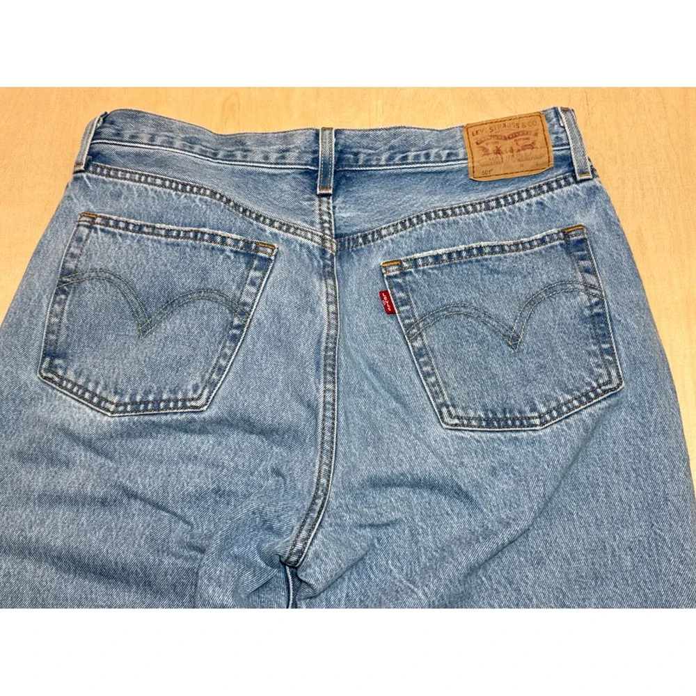 Levis 501 Original Fit Mens Light Wash Straight Leg Button Fly Jeans 31x32